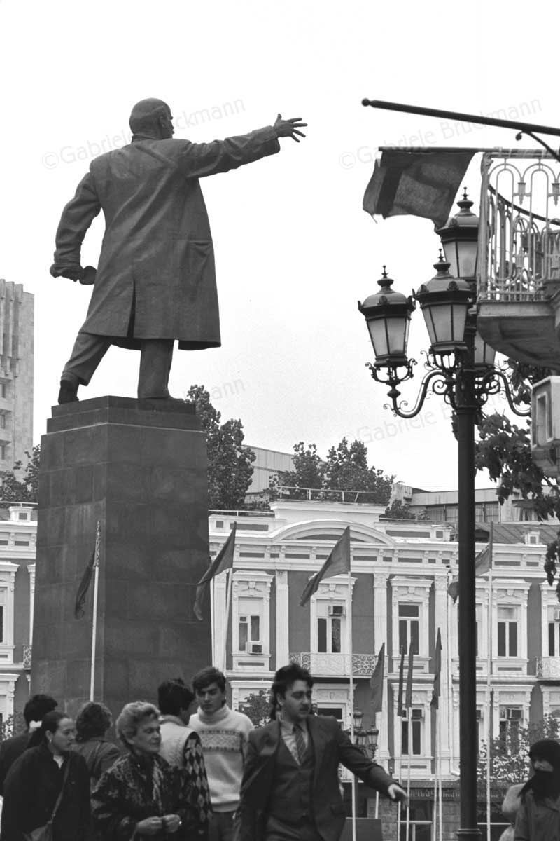 Lenin Statue in Tiflis 1989